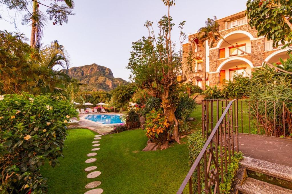Posada Del Tepozteco - Hotel & Gallery Тепоцтлан Екстериор снимка